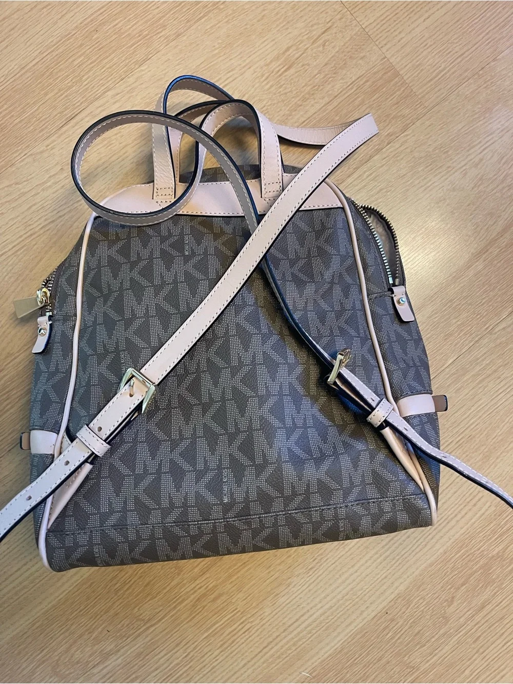Michael Kors MK Logo med Backpack with Gold Hardware new